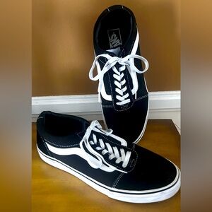 Vans Men's Black and White Sneakers